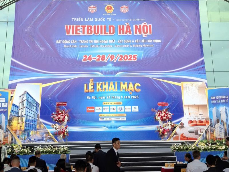 Giải pháp in nhãn chuyên nghiệp và in ống lồng đầu cốt – MayinMax tại Vietbuild 2025